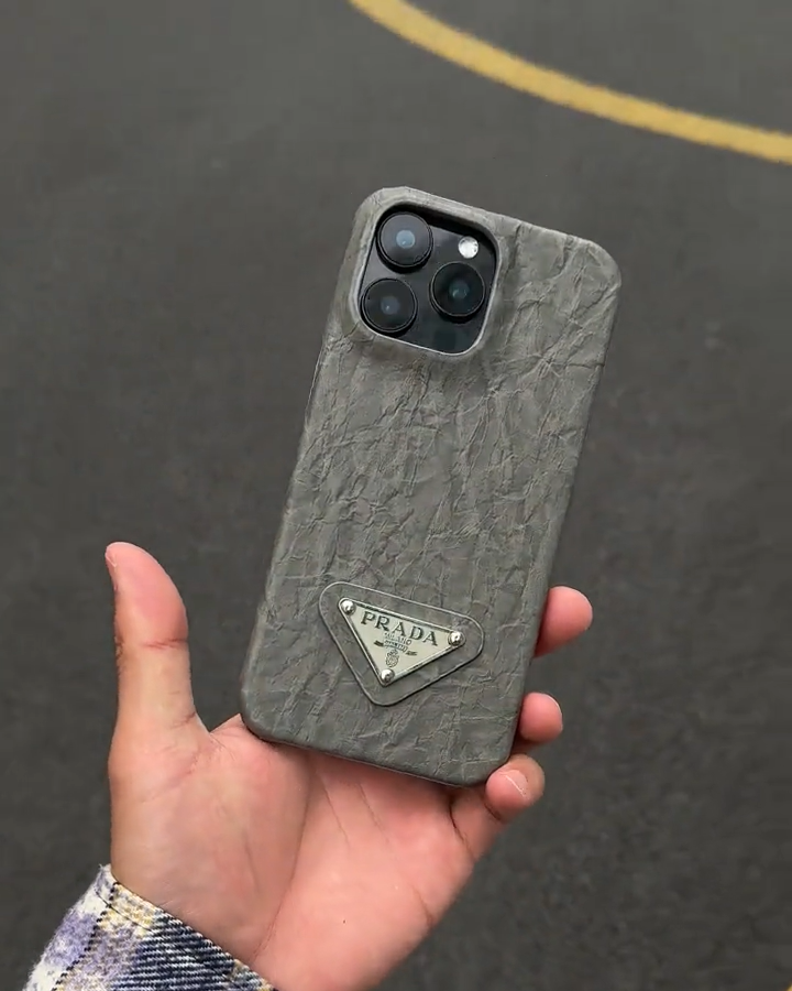 普拉達金屬立標皮質半包手機殼-ZUIHANG SHOP